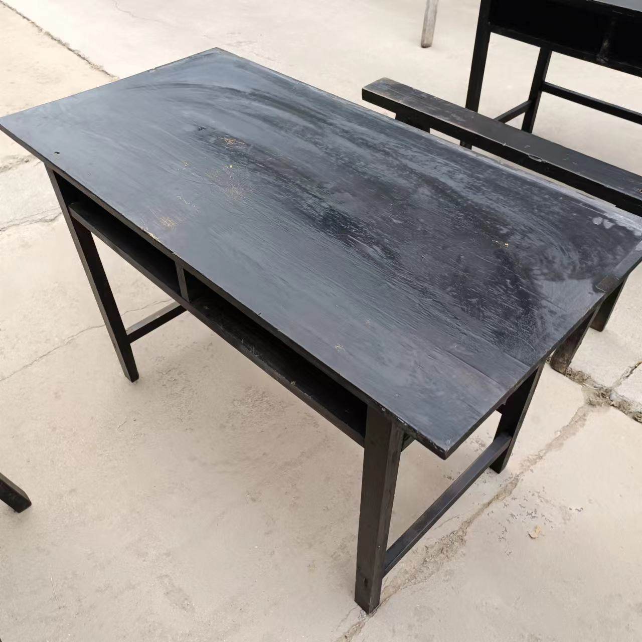 老课桌怀旧老物件7080年代学生课桌书桌学习桌椅复古旧家具摆件道