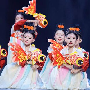 新年正月十五夜俏元夕鱼灯渔灯笼舞蹈道具戏鱼灯汉服拍照锦鲤金鱼