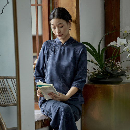 桑蚕丝缎面提花香云纱旗袍女