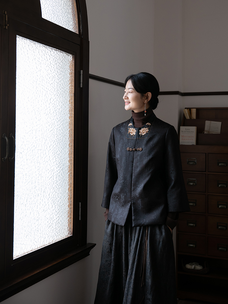 布小匠花罗香云纱手绣棉衣外套