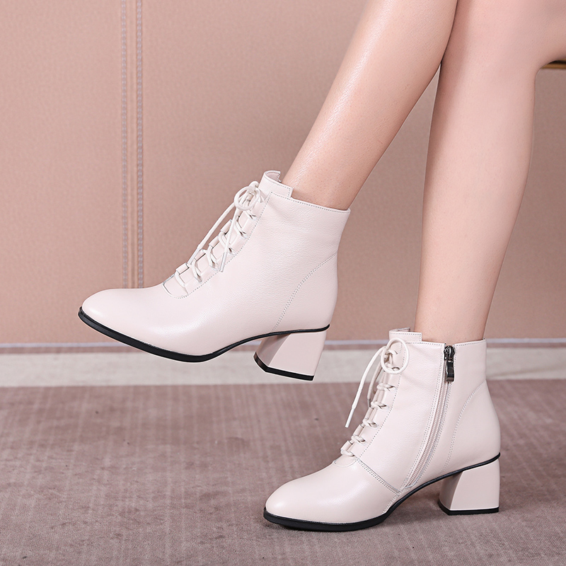 马丁靴女春秋大码41一43中跟皮鞋