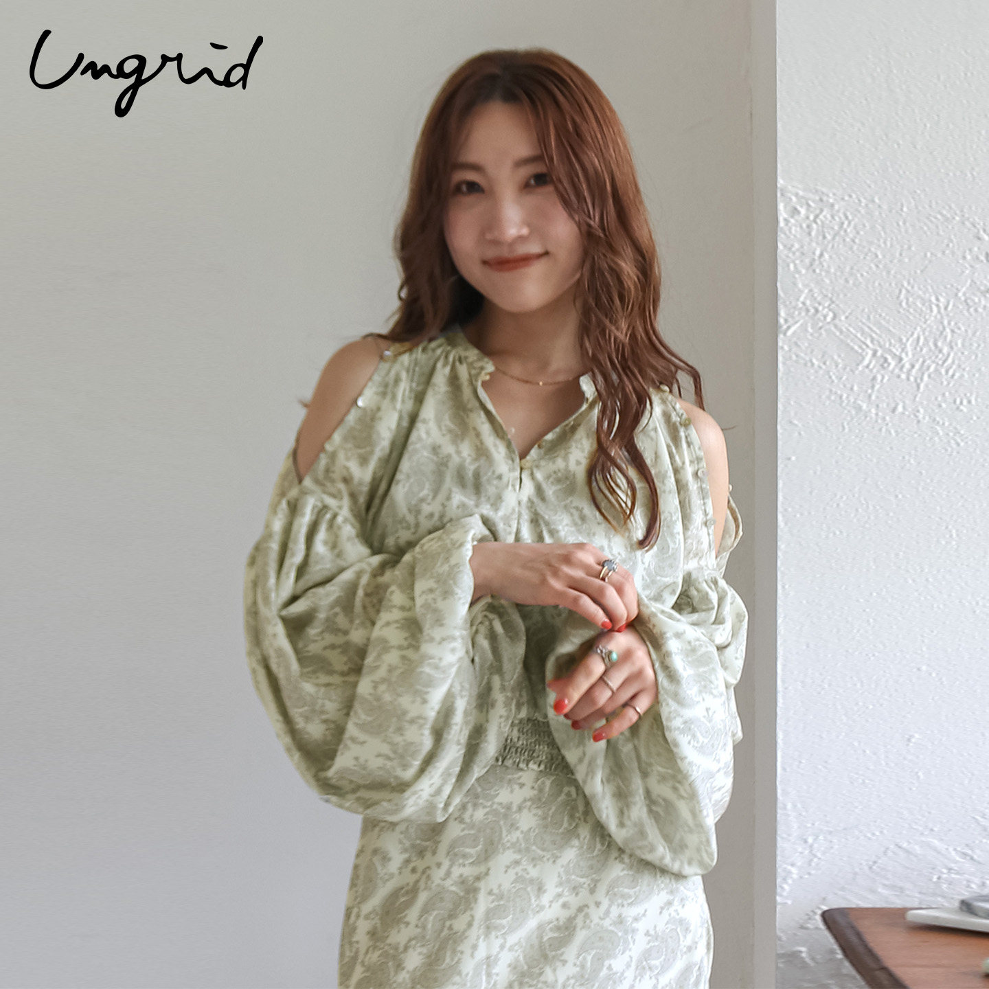 Ungrid25春秋日系印花短款露肩高腰灯笼长袖衬衫女1125504766