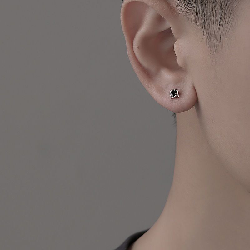 2023新款黑钻四叶草耳钉男士单只潮流个性简约小众设计高级耳环女
