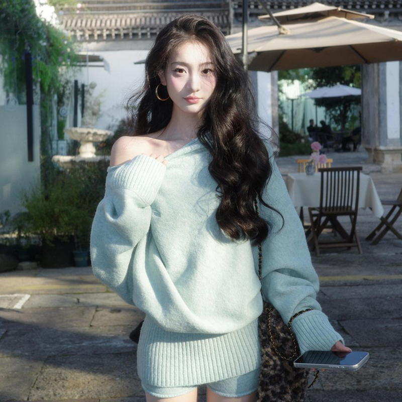 斜肩长袖软糯毛衣女宽松慵懒风高级感针织衫上衣短裤两件套装冬季
