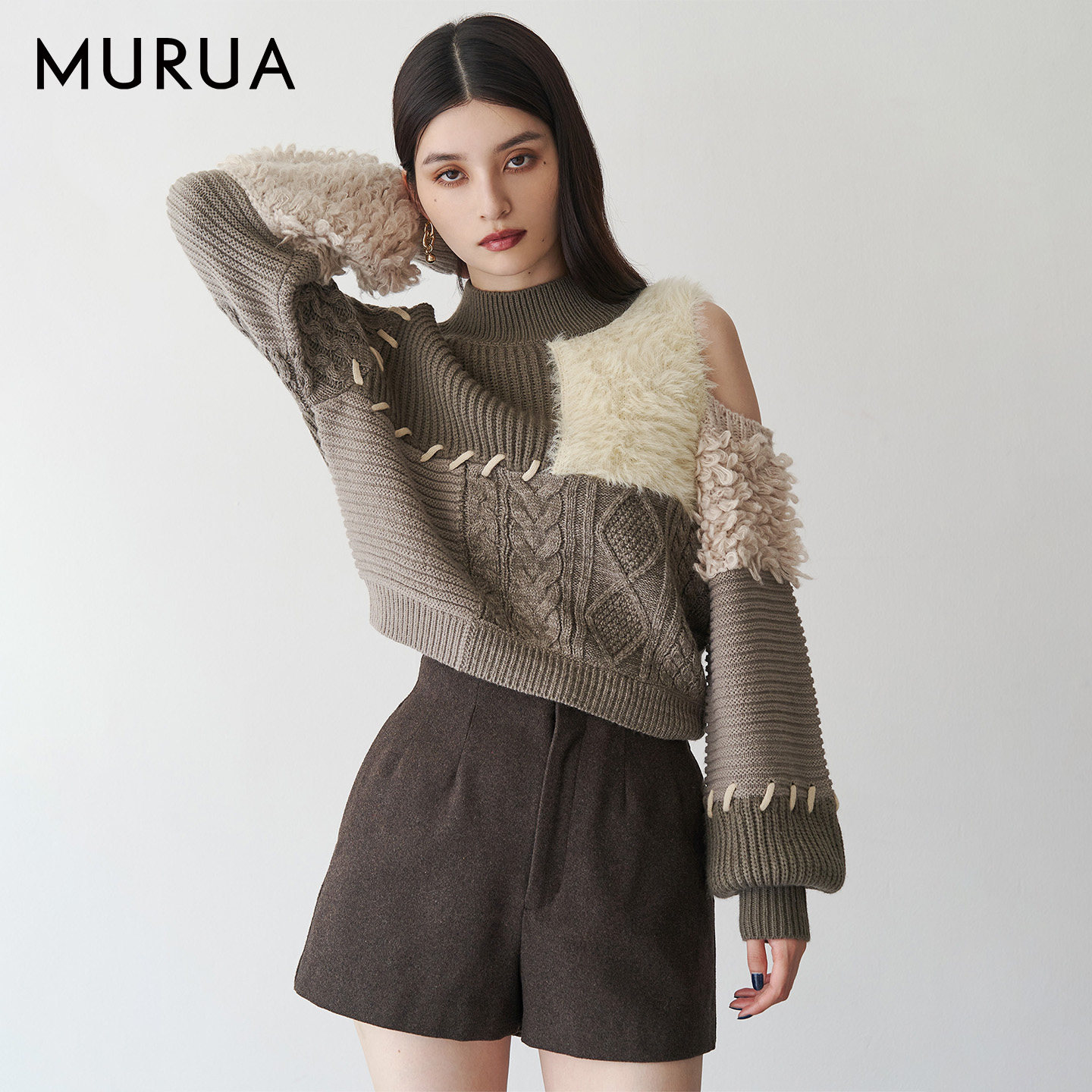 MURUA25秋季新品日系解构拼接设计露肩半高领毛针织衫0125526051