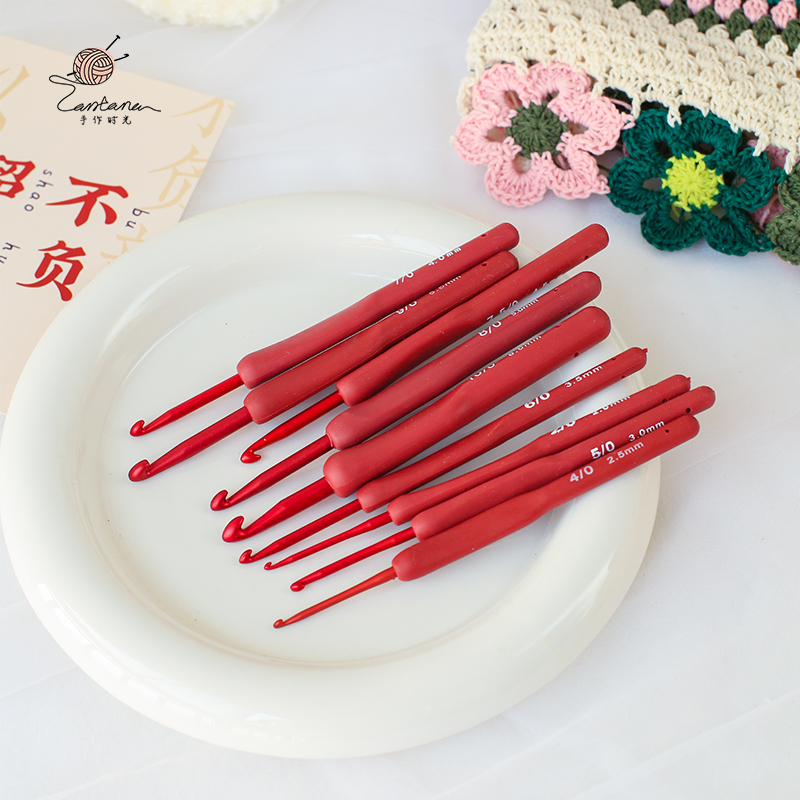钩针红色软柄编织工具
