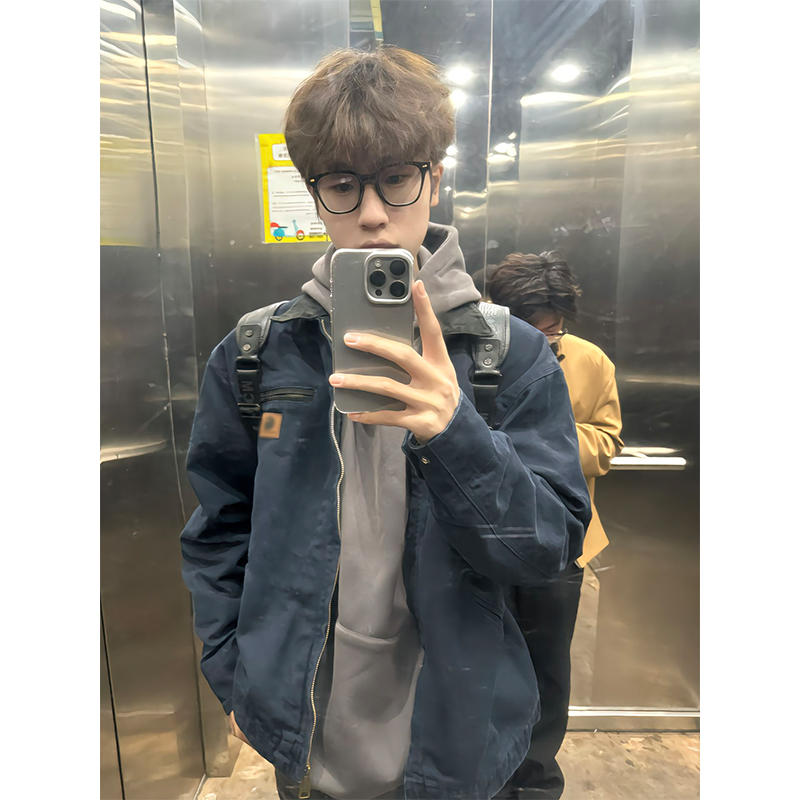 藏青色卡哈特底特律夹克男