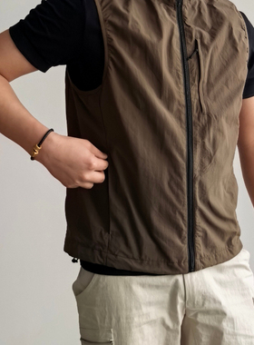 SOS夏季轻量化战术马甲户外速干防泼水网眼背心金属质感半袖外套