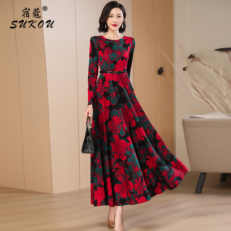 黑底红花复古丝绒连衣裙女2024秋装新款气质印花修身减龄大摆长裙