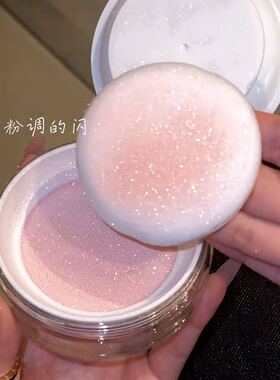 开春都去给我试一下这盘粉调细闪散粉~定妆同时自带柔光敲氛围感