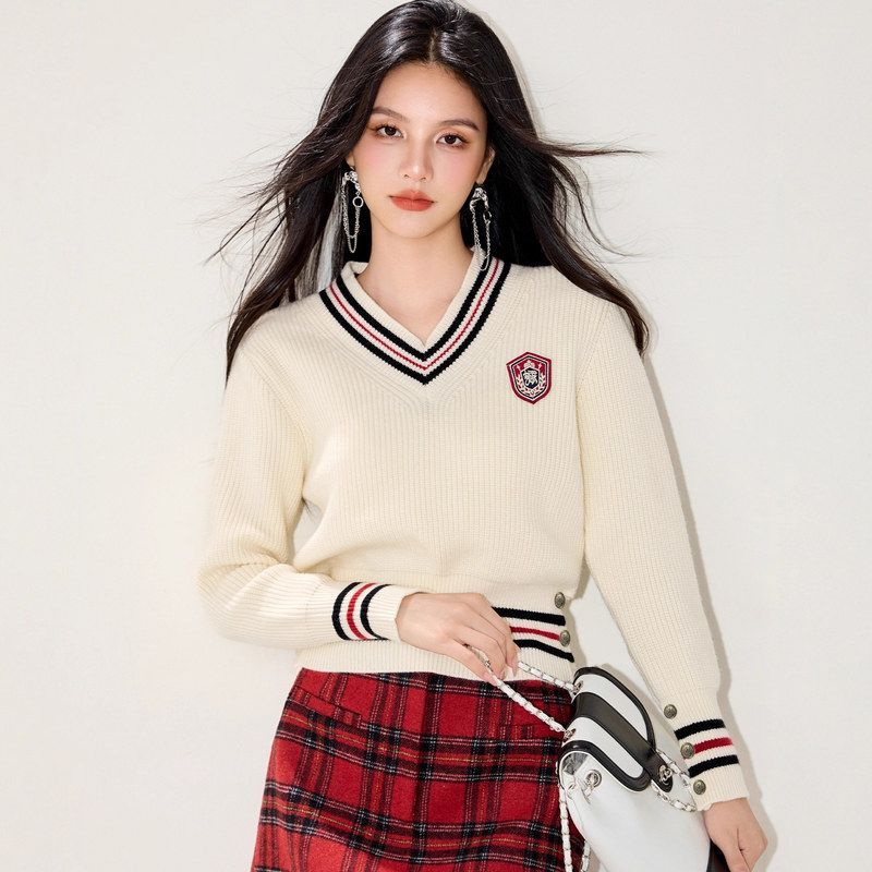 R5607气质休闲设计感V领学院风毛衣女秋季套头打底针织衫内搭上衣
