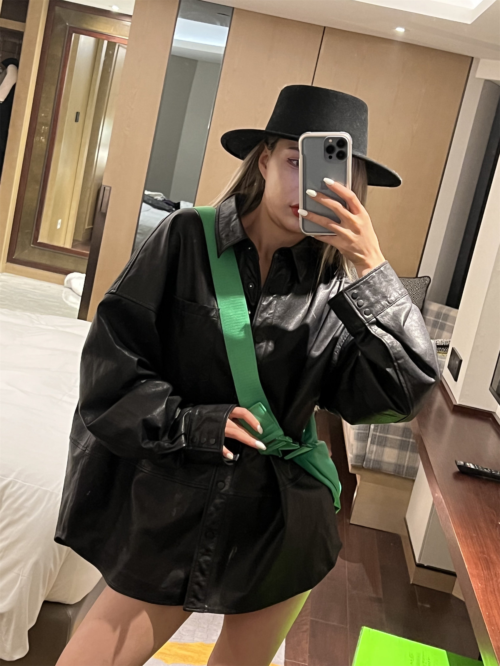 AP姐姐街头潮搭帅气设计师款皮衣外套,女装/女士精品,短外套,淘宝优惠券,粉丝福利购,淘宝优惠卷