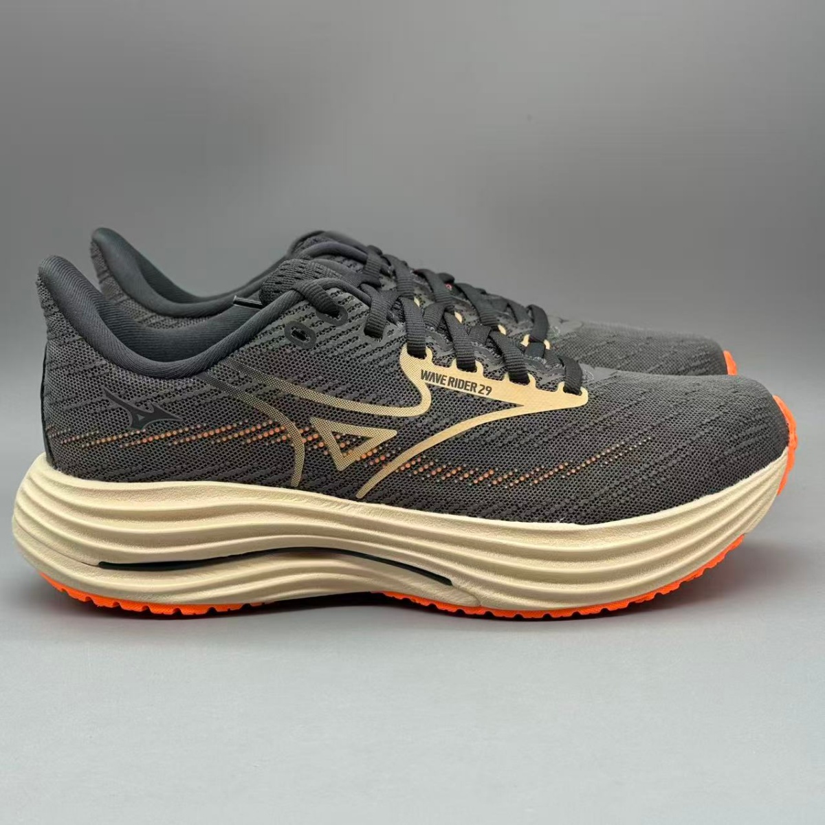 美津浓男新款厚底缓震透气跑步鞋