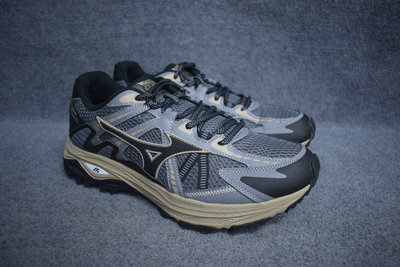 男女款透气缓震回弹运动休闲鞋