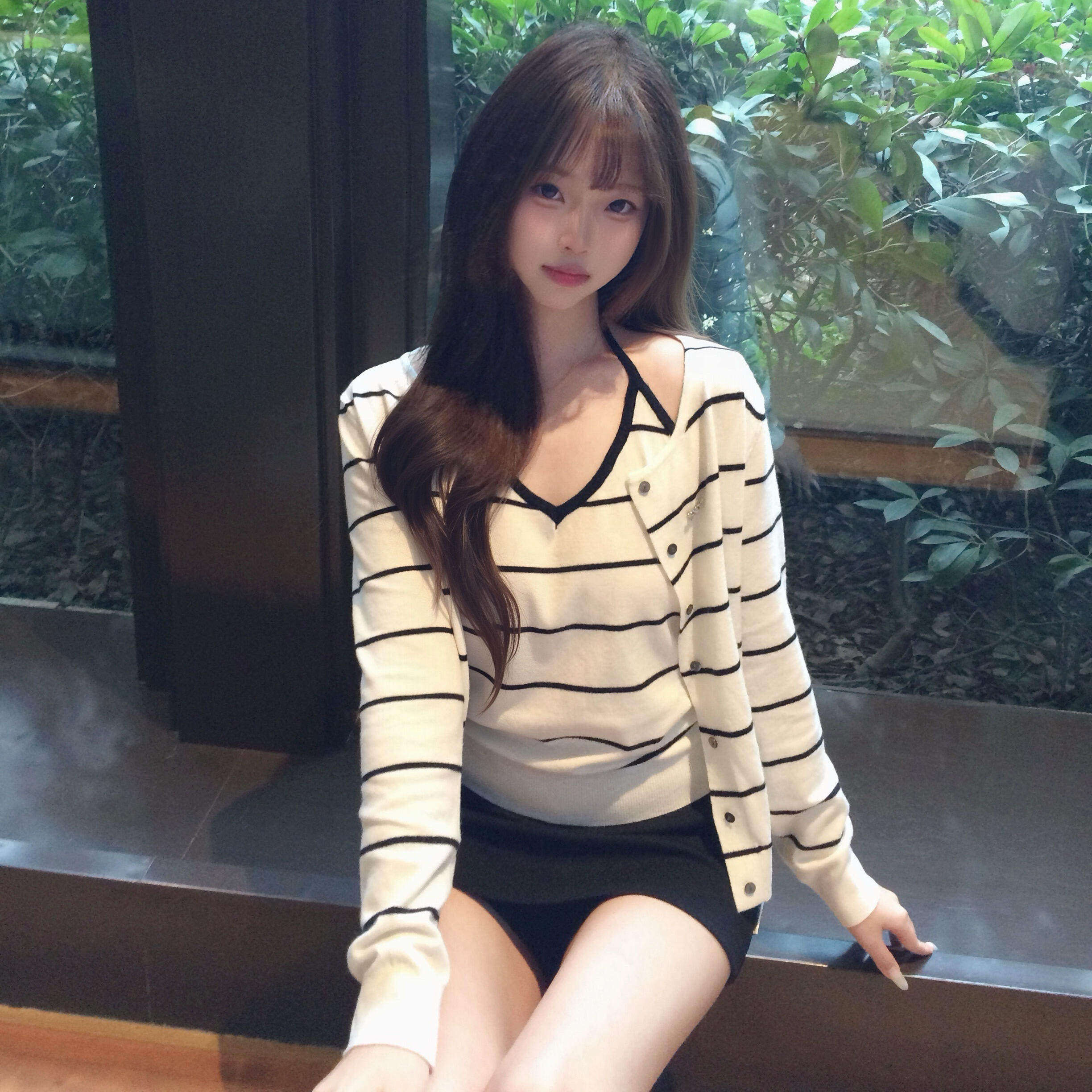 早春韩系穿搭一整套纯欲黑白条纹针织开衫叠穿吊带挂脖背心两件套