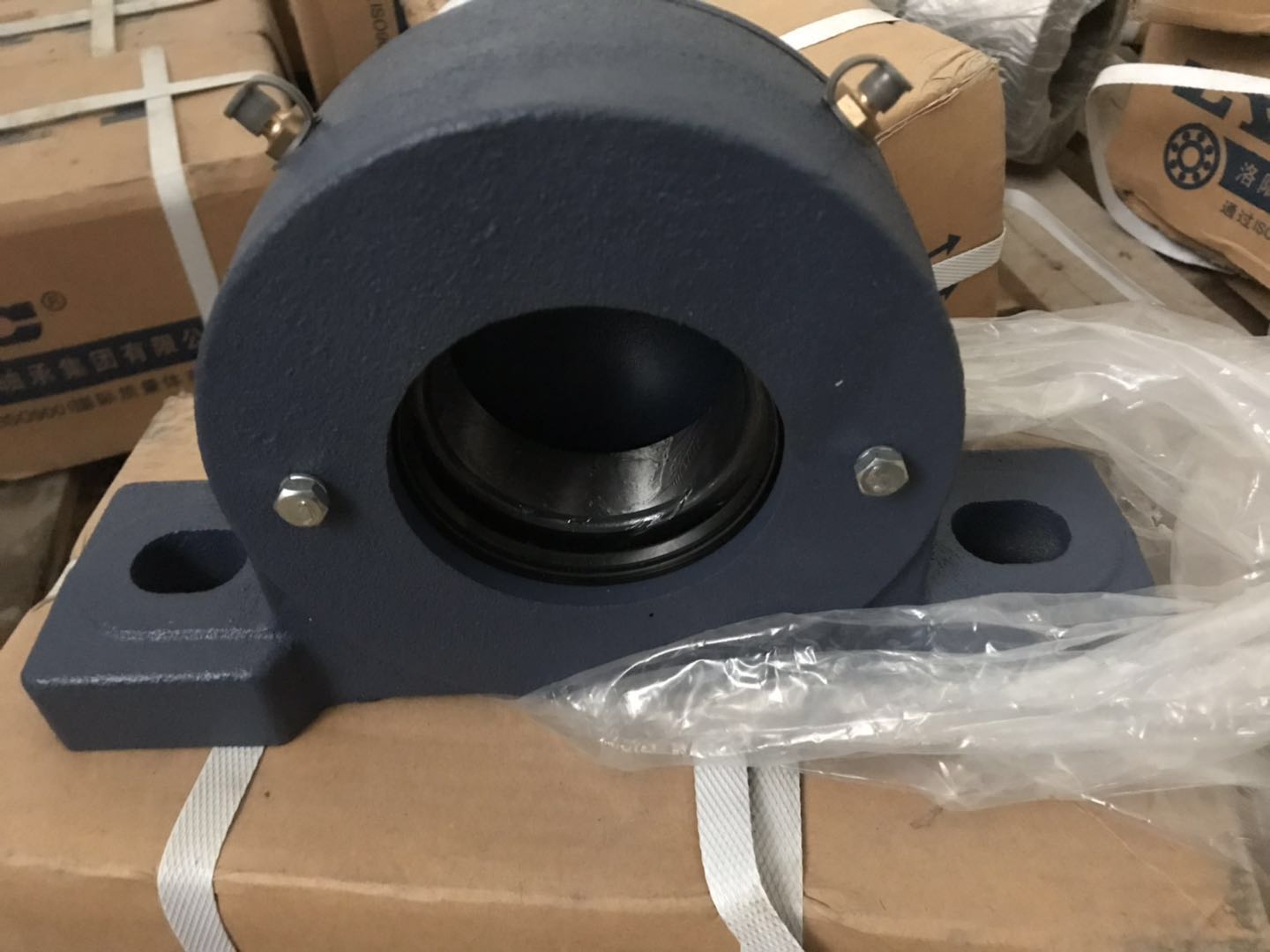 三一带座铸钢轴承双列调心滚子