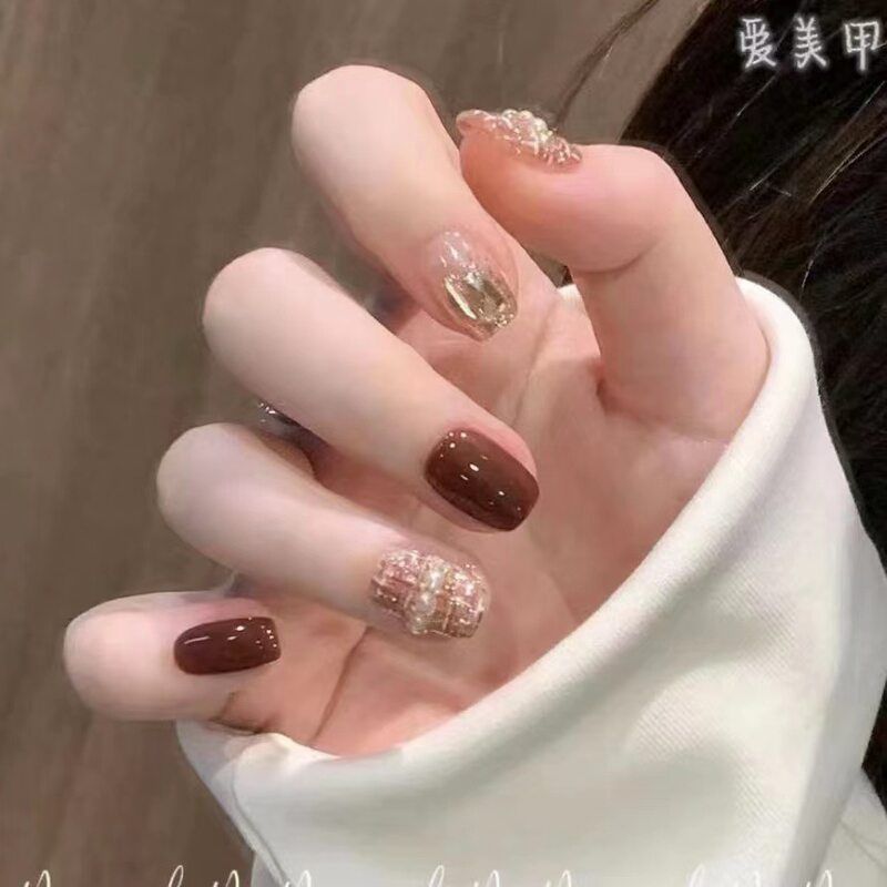 2025年新娘纯手工光疗气质棕小香风重复使用美穿戴甲贴片可拆卸猫