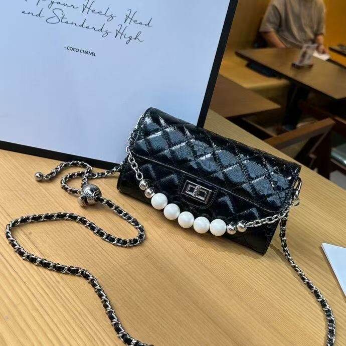 高级感牛皮锁扣2026新款菱格粗链条斜挎包精致迷你小方包洋气女包