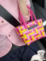 Роза красная