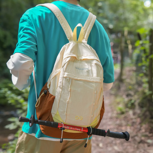 户外轻便双肩包女高中生大学生书包大容量通勤电脑背包男生旅行包
