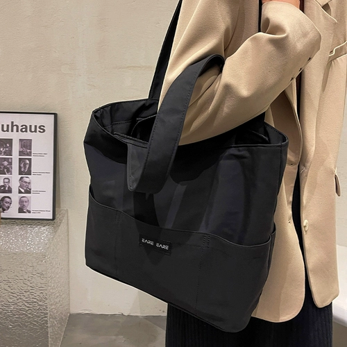 Нейлоновая вместительная и большая сумка на одно плечо, коллекция 2023, популярно в интернете