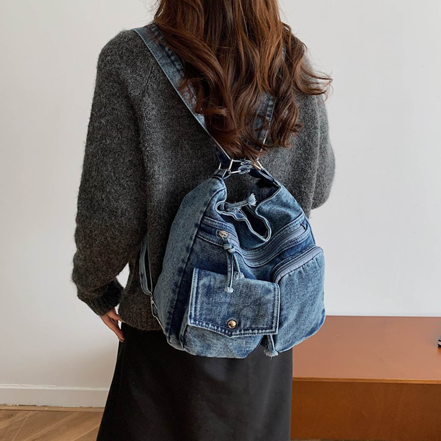 2025秋冬新款牛仔布潮牌双肩包