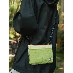 山系户外斜挎包男女多功能单肩包旅行收纳包轻量化爬山手机包