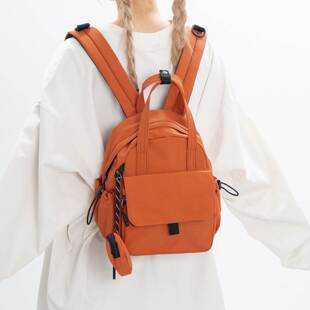 轻便小型双肩包男女通用休闲简约时尚百搭通勤学生户外防水小背包