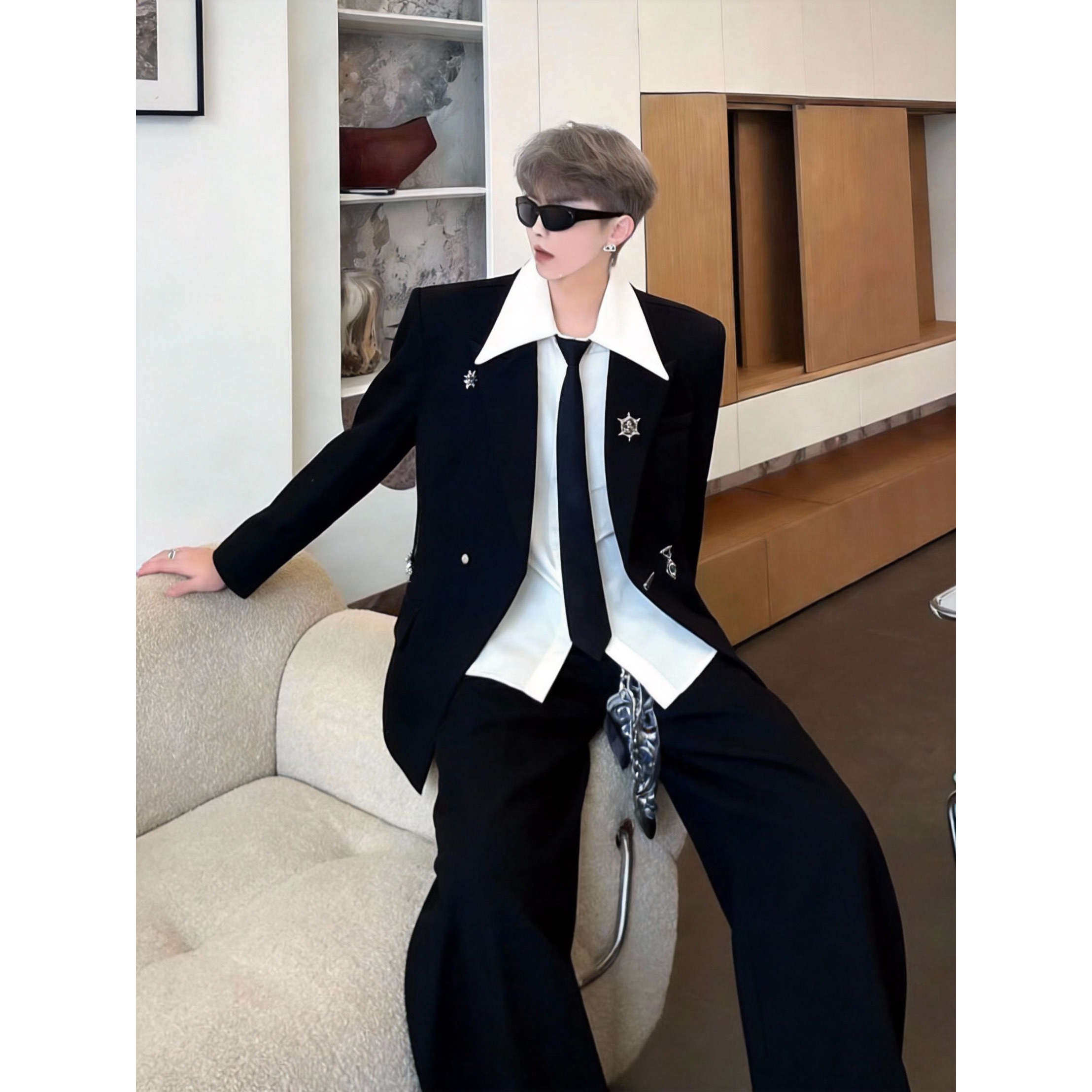 2025韩版雅痞风纯色垫肩西装男宽松高级感帅气潮流休闲西服外套,男装,休闲西服,淘宝优惠券,粉丝福利购,淘宝优惠卷