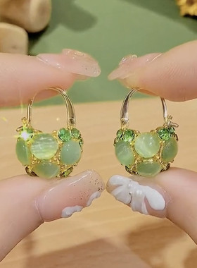 轻奢高级感绿色猫眼石花篮耳环女法式耳扣2025年新款气质百搭耳饰