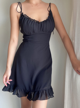 BERAN 独家定制美式复古性感修身散摆木耳边肩膀系带黑色连衣裙