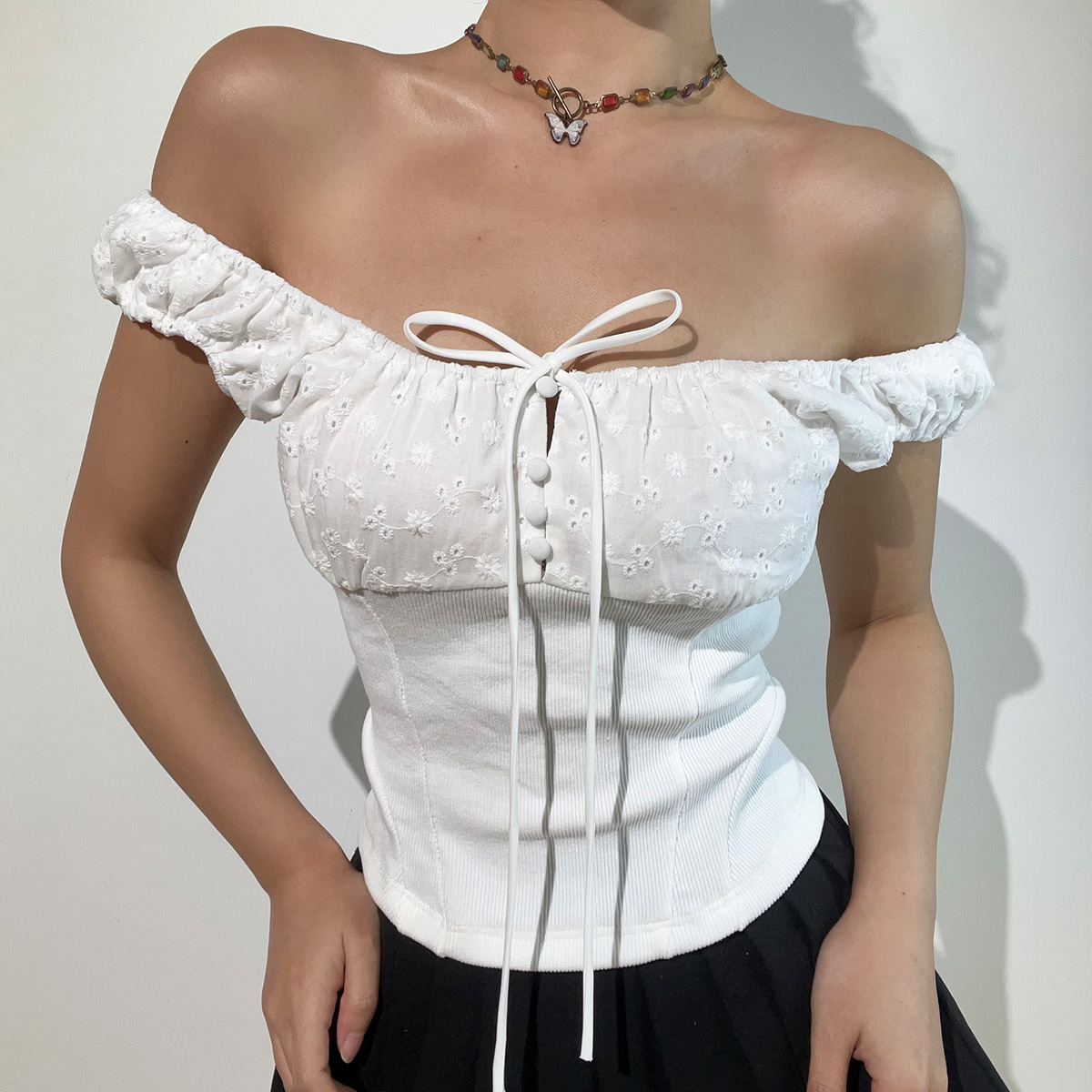 BERAN 法式复古方领一字领甜美蝴蝶结系带白色刺绣拼接背心上衣女