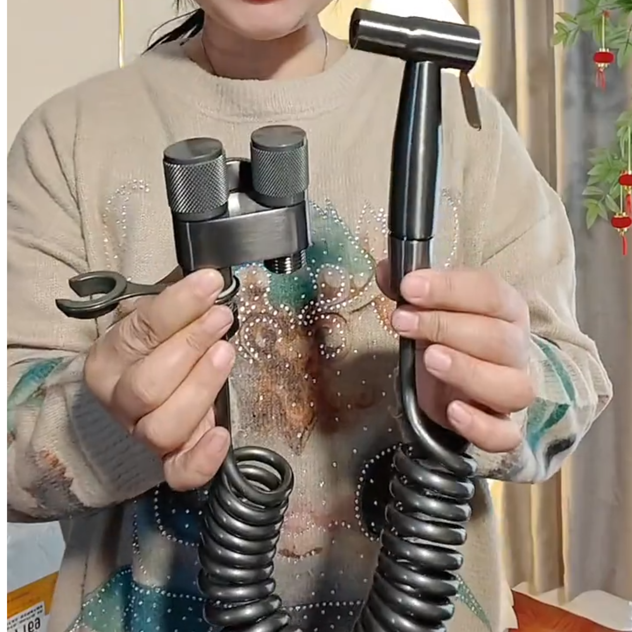 马桶伴侣喷枪厕所枪灰套装一进二出双控冷热三角阀纯铜水龙头批发,家装主材,喷头/喷枪,淘宝优惠券,粉丝福利购,淘宝优惠卷