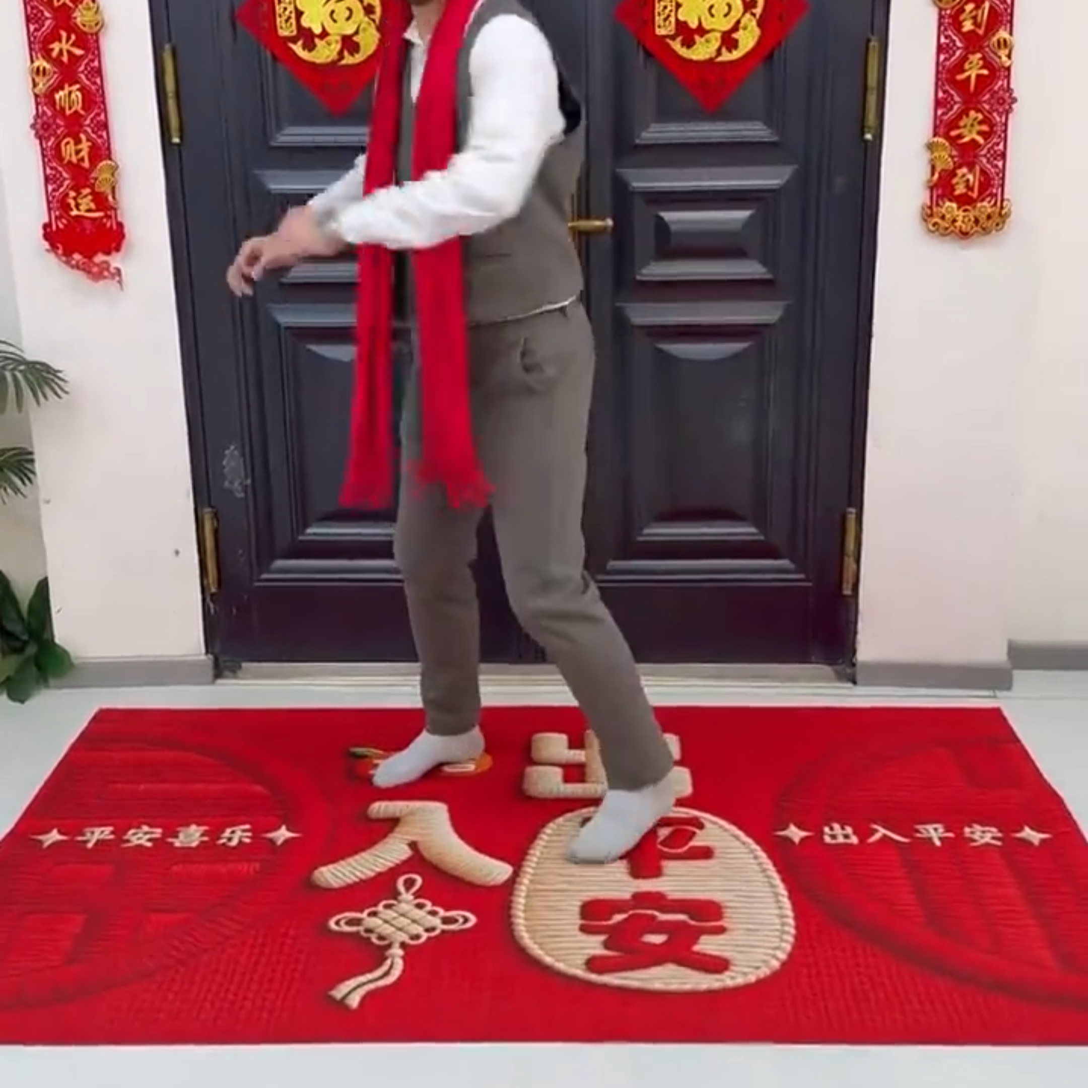 黄色入户门地垫红色新年水晶绒耐脏可水洗进门玄关换鞋区脚踏垫