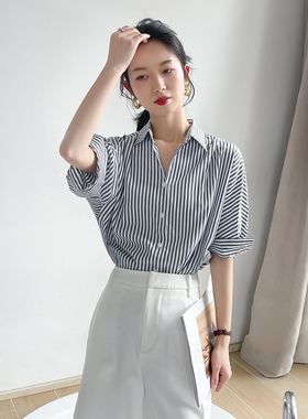 灰色竖条纹衬衫女高级感气质夏季ol通勤中袖休闲宽松显瘦半袖衬衣