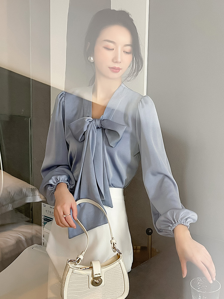 秋季蓝色衬衫女长袖V领蝴蝶结气质高级感仿醋酸职业W高端飘带衬衣