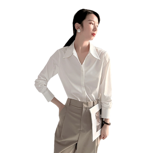 高级感白色衬衫女气质通勤职业抗皱轻奢正装2025秋冬长袖正肩衬衣