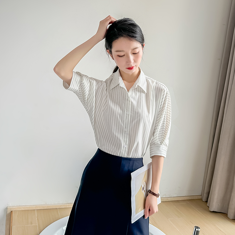 2025新款夏季细条纹衬衫女宽松休闲短袖抗皱职业通勤百搭半袖衬衣