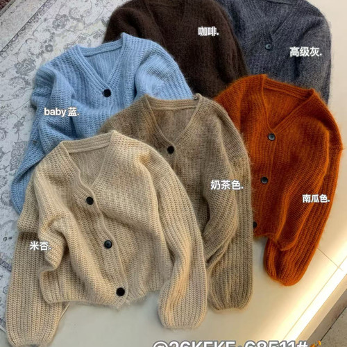 爆款提示冬上新绵羊毛山羊绒韩系V领粗线短款洋气黑扣子极简68511