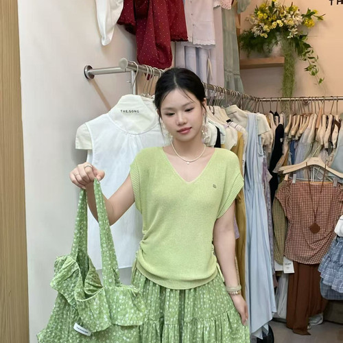 童心26夏上新韩系V领气质小衫+碎花甜美中长半身裙两件套套装(