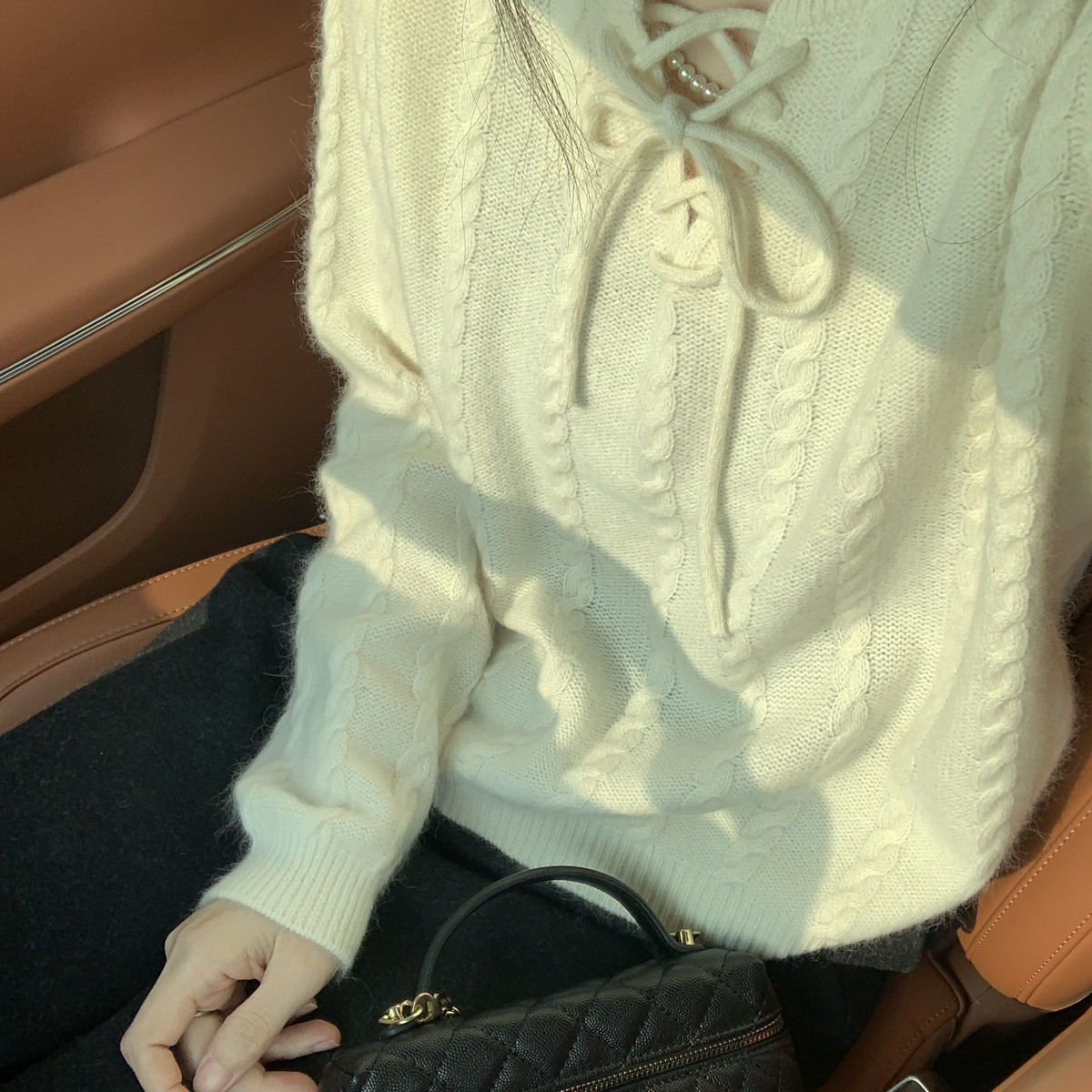 童心小众设计熊羊毛绞花系带设计款毛衣(含27.9绵羊毛)M139-02