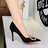 女细跟浅口通勤单鞋 性感御姐百搭时尚 水钻V扣尖头高跟鞋