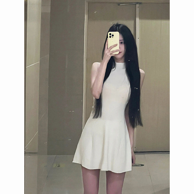 法式别致气质无袖针织背心裙子女夏季纯欲收腰显瘦白色A字洋装