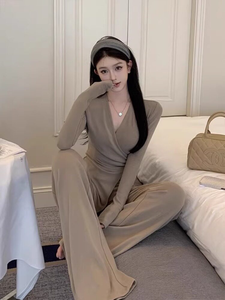 休闲运动微喇叭裤套装女深秋冬季名媛小香风穿搭高级感御姐两件套