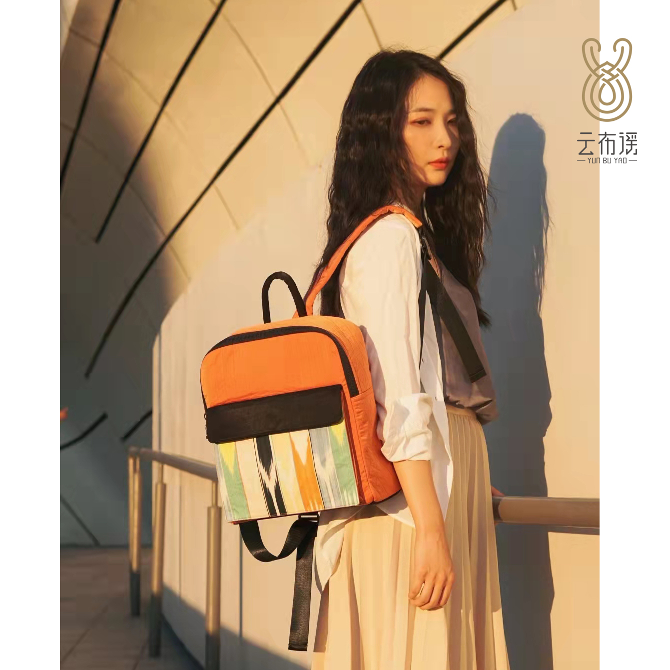 云布谣 新疆艾德莱斯可可托海系列双肩背包 大容量旅行包