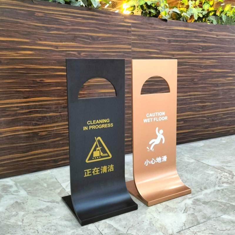 不锈钢车牌小心正在维修