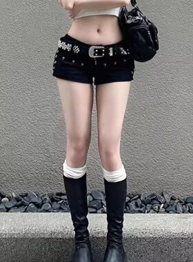 大码黑色铆钉丰胯低腰牛仔短裤女2025年夏新紧身显瘦弹性超短热裤