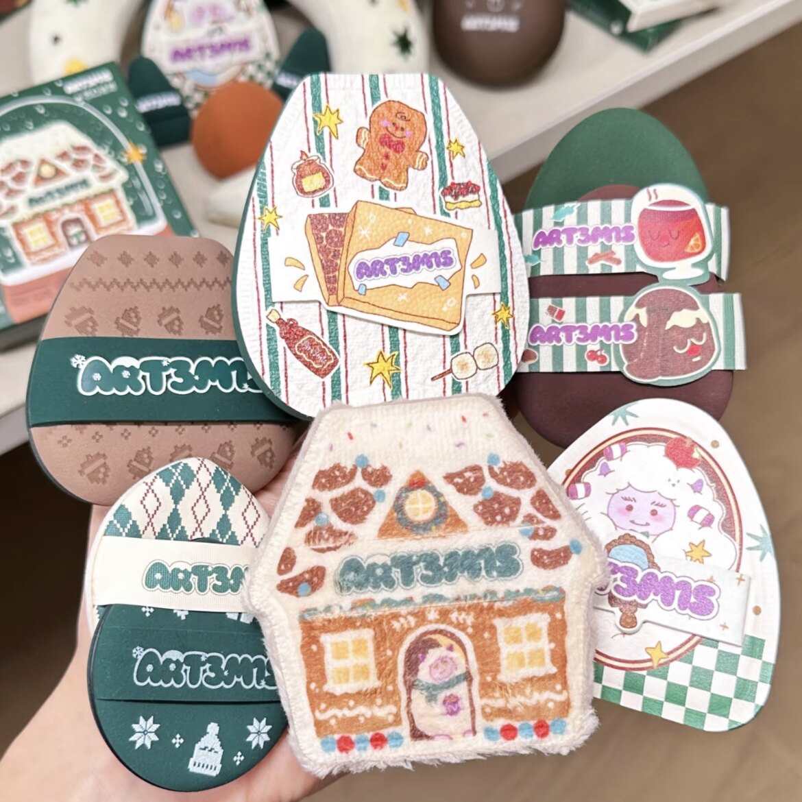 凹凸迷思圣诞绒冬雪境系列气垫粉扑散粉粉扑高弹软好用舒服服帖,彩妆/香水/美妆工具,美妆蛋/扑/海绵,淘宝优惠券,粉丝福利购,淘宝优惠卷