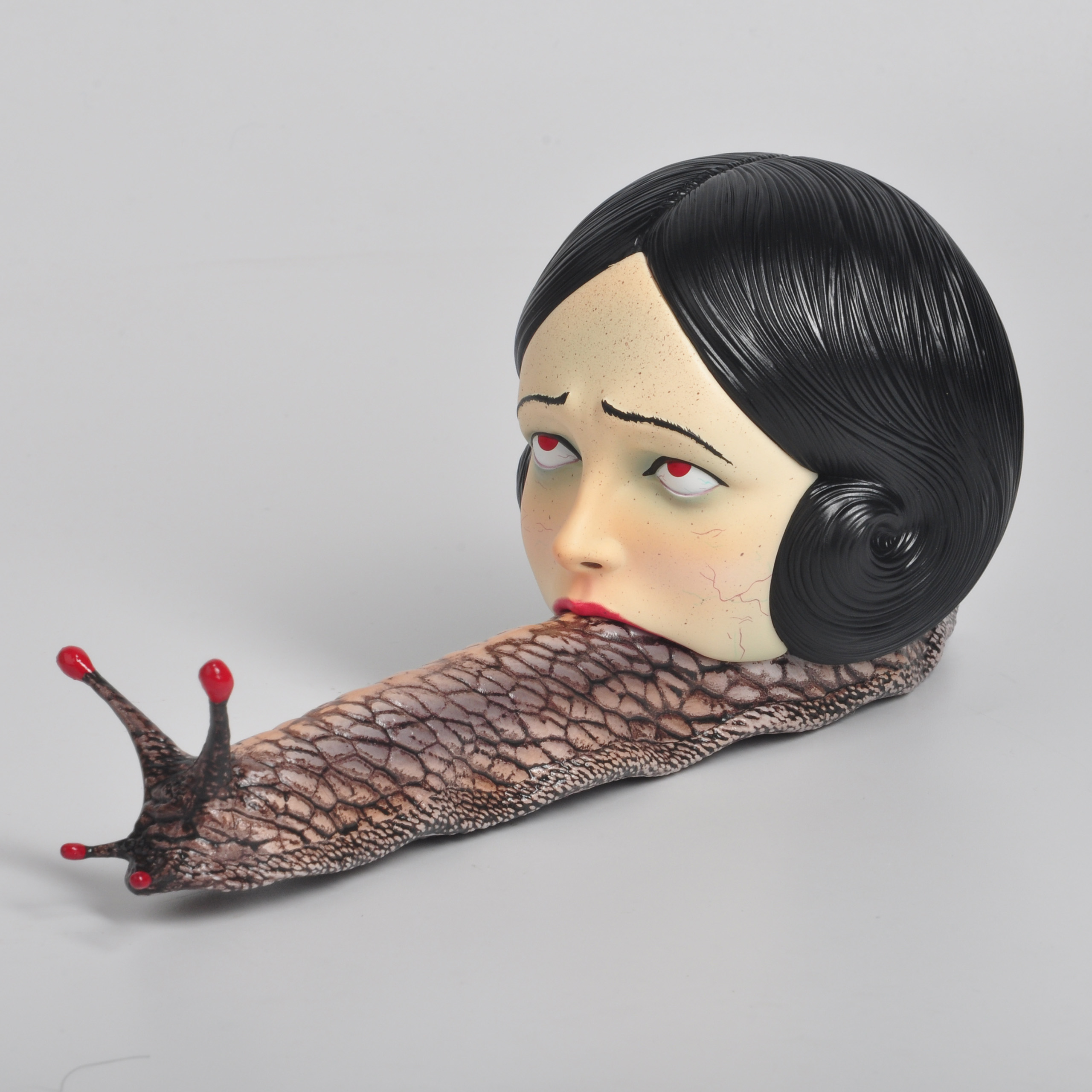 日本伊藤润二聪明镇蛞蝓少女公仔