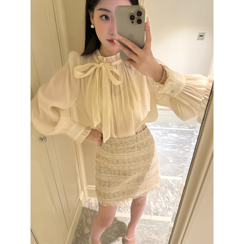 徐开开浅杏色蝴蝶结长袖立领衬衫